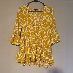 Never worn, mint condition, it can be worn as both a dress or a dress shirt.